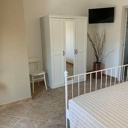 Le Tre Colonne B&B 멜렌두뇨